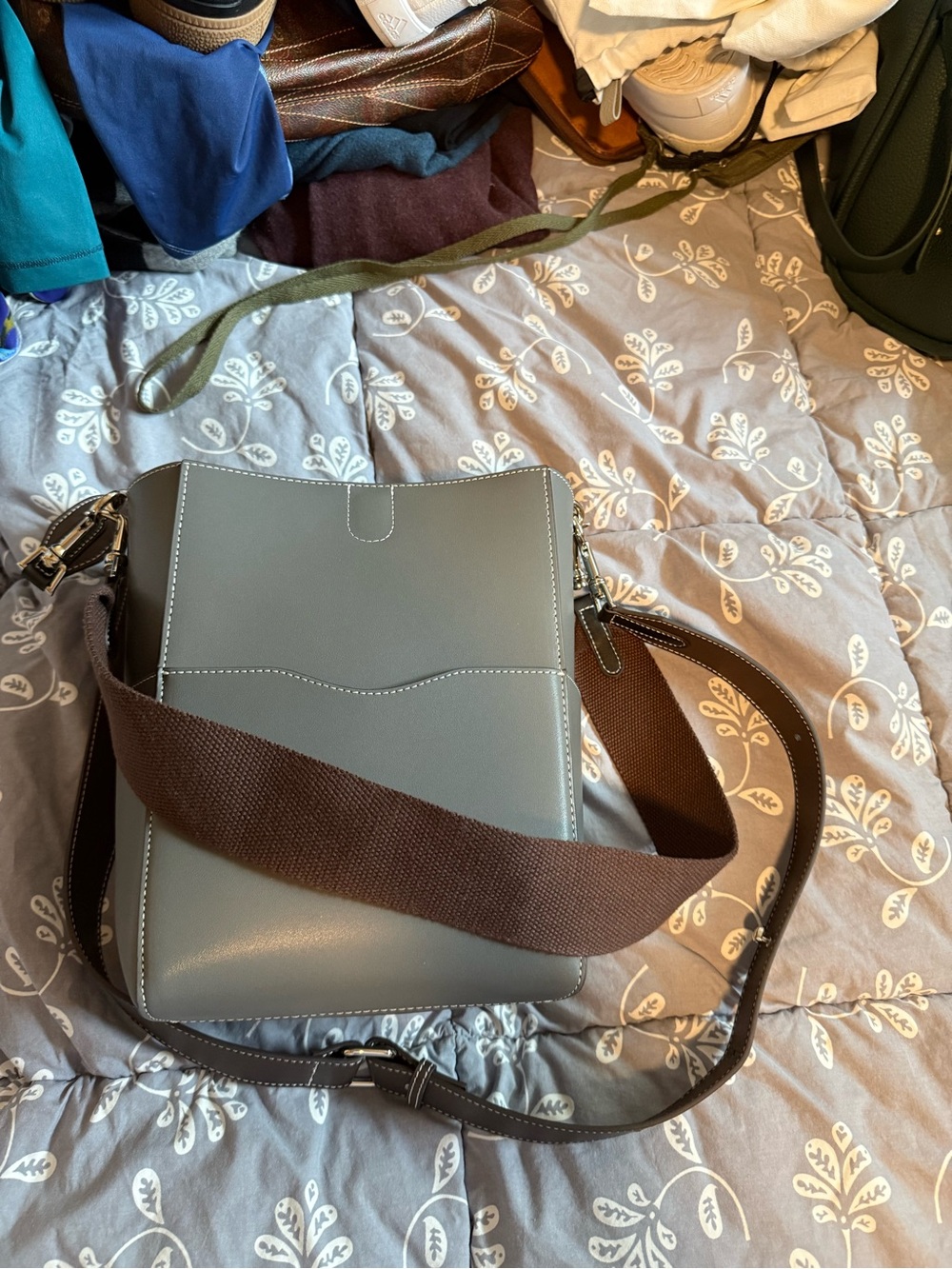Elegant Gray Crossbody Bag with Two Brown Straps